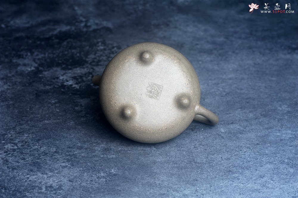 紫砂壶图片：美壶特惠 美壶网特供限量极品高温四号井老青段 精工乳瓢茶壶 装饰人物 特文气 - 宜兴紫砂壶网