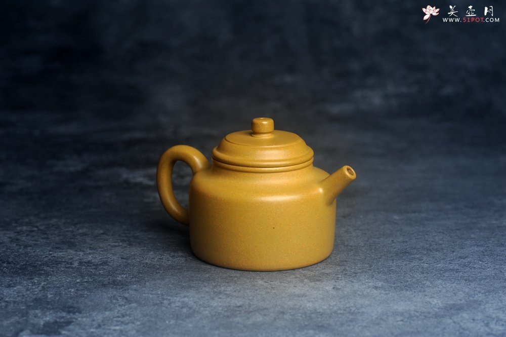 紫砂壶图片：潜力股周小培老师 特好黄金段泥全手工德中壶 - 宜兴紫砂壶网