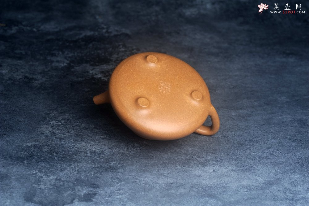 紫砂壶图片：壶特惠 特好老黄段泥精致子冶石瓢壶 装饰人物 妙趣横生  特文气 - 宜兴紫砂壶网
