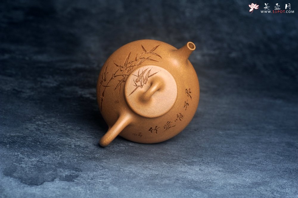 紫砂壶图片：美壶特惠 特好老黄段泥精致子冶石瓢壶 君子唯爱竹 特文气 - 宜兴紫砂壶网