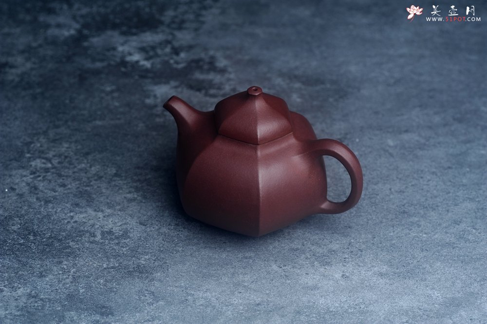 紫砂壶图片：美壶特惠 潜力股凌晨老师 精致全手工枣红泥六方乳鼎茶壶 - 宜兴紫砂壶网