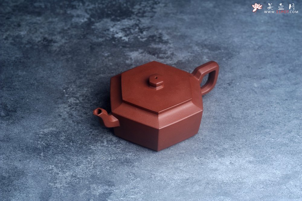 紫砂壶图片：美壶特惠 潜力股凌晨老师 精致全手工中槽清六方云台壶 - 宜兴紫砂壶网