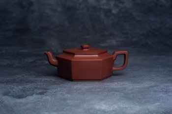 紫砂壶图片：美壶特惠 潜力股凌晨老师 精致全手工中槽清六方云台壶 - 宜兴紫砂壶网