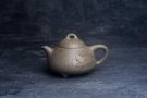 紫砂壶图片：美壶特惠 美壶网特供限量极品高温四号井老青段 精工乳瓢茶壶 装饰人物 特文气 - 宜兴紫砂壶网
