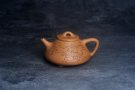 紫砂壶图片：美壶特惠 特好老黄段泥精致子冶石瓢壶 咫尺天涯共月明 - 宜兴紫砂壶网