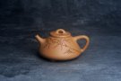 紫砂壶图片：美壶特惠 特好老黄段泥精致子冶石瓢壶 君子唯爱竹 特文气 - 宜兴紫砂壶网