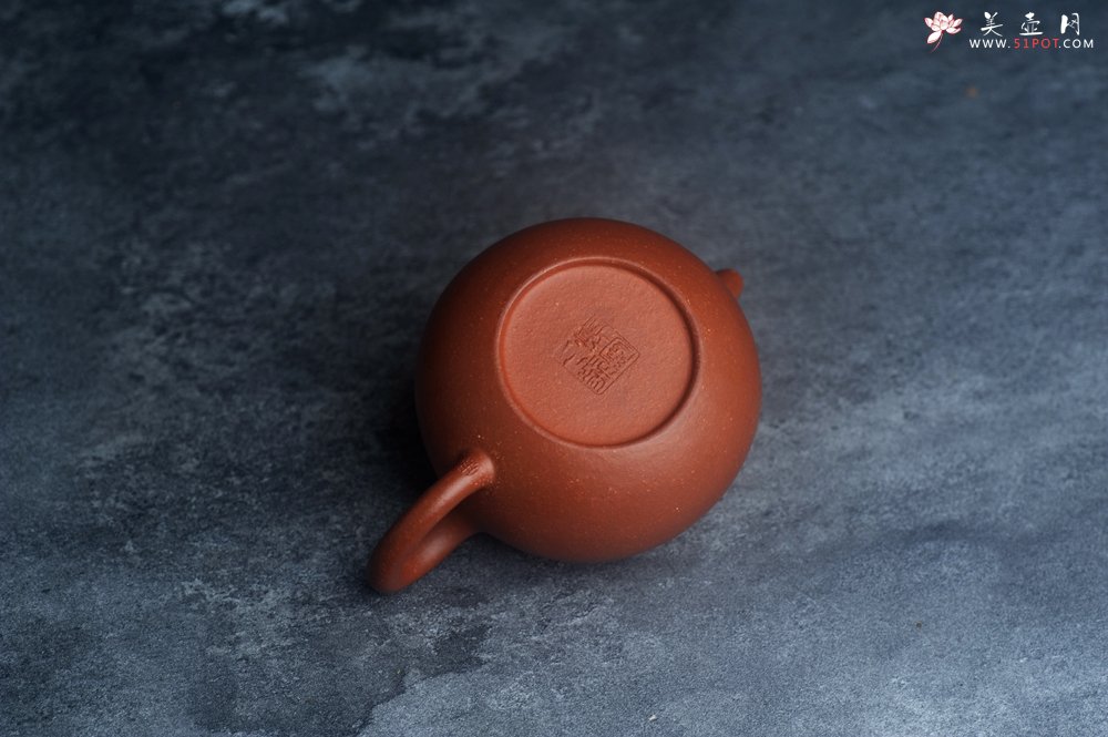 紫砂壶图片：油润降坡泥 超精致全手工仿古壶 气韵流畅 - 宜兴紫砂壶网