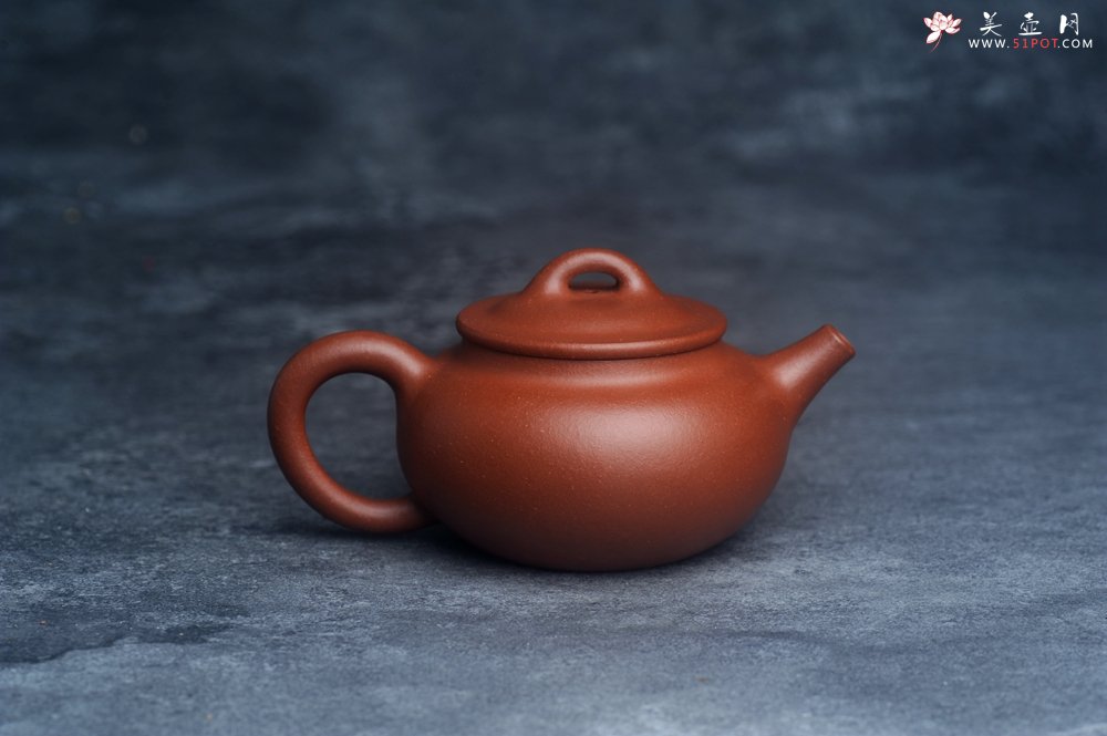 紫砂壶图片：王老师新品 美壶特惠 全手工红降坡玉帽水平壶 大口实用 特文气 - 宜兴紫砂壶网