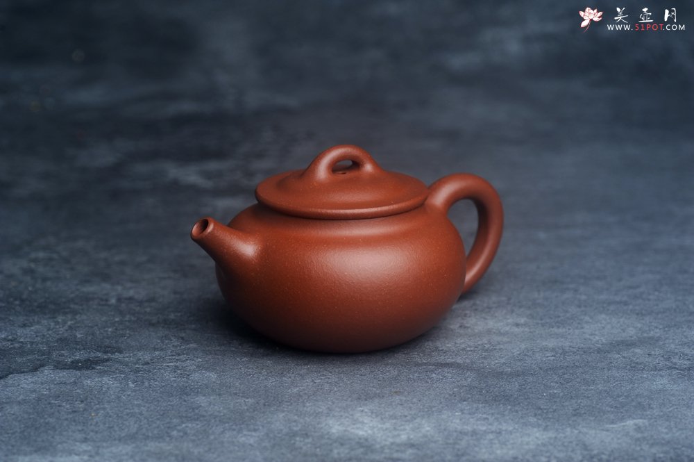 紫砂壶图片：王老师新品 美壶特惠 全手工红降坡玉帽水平壶 大口实用 特文气 - 宜兴紫砂壶网
