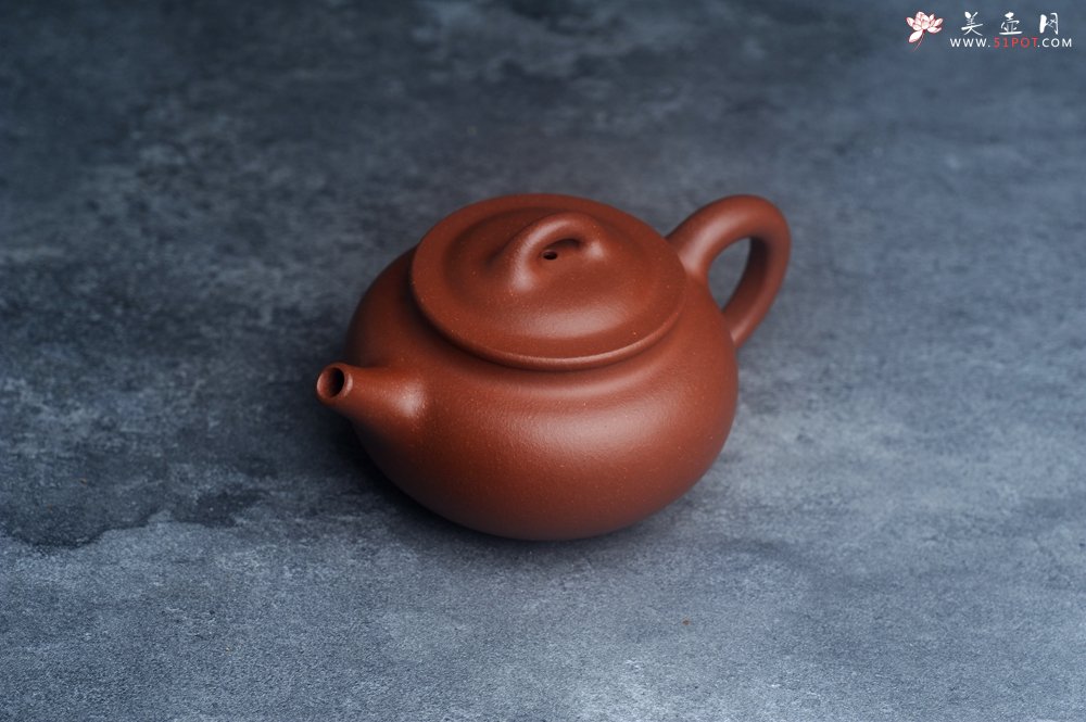 紫砂壶图片：王老师新品 美壶特惠 全手工红降坡玉帽水平壶 大口实用 特文气 - 宜兴紫砂壶网