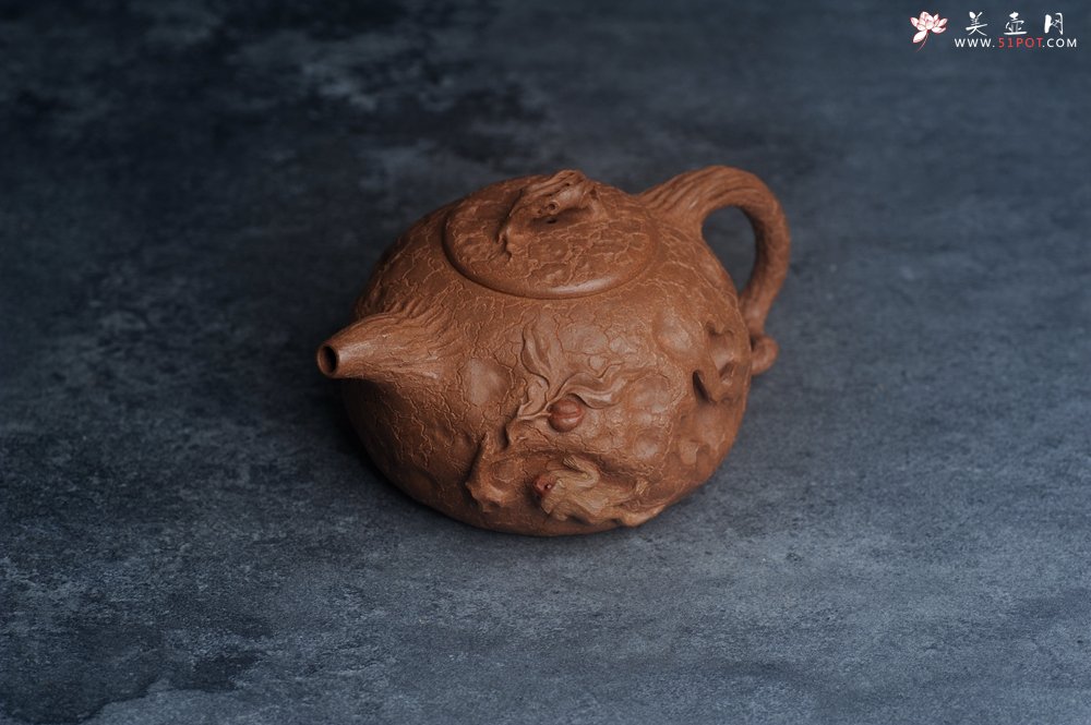 紫砂壶图片：潜力股董静老师精品全手金猴献寿供春壶 - 宜兴紫砂壶网