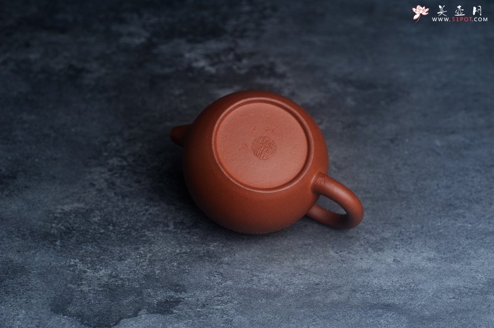 紫砂壶图片：美壶特惠 全手工优质红降坡泥西施壶 助工杨志超装饰兰花特文气 - 宜兴紫砂壶网