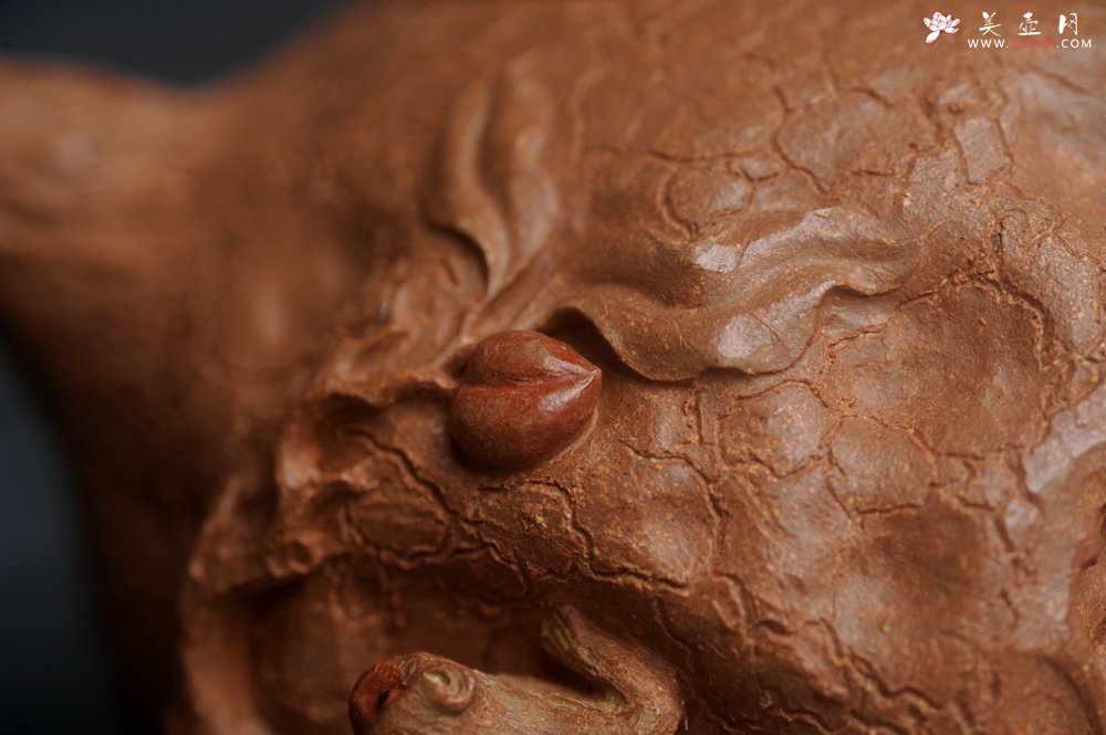 紫砂壶图片：潜力股董静老师精品全手金猴献寿供春壶 - 宜兴紫砂壶网