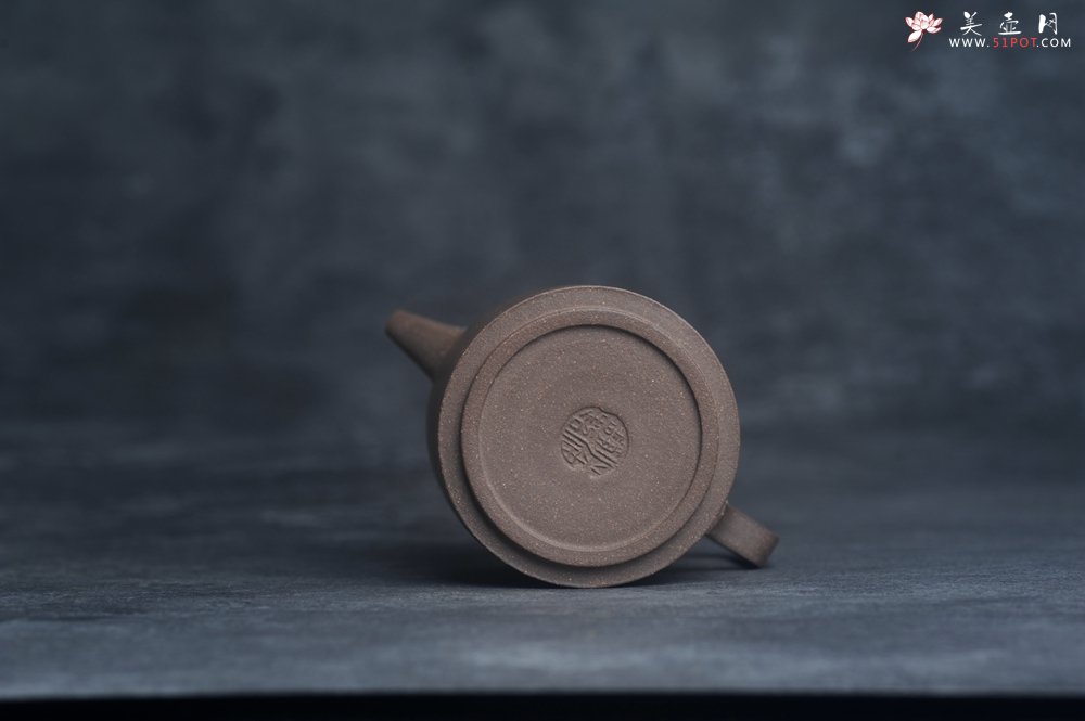 紫砂壶图片：美壶特惠 蠡墅大水潭深井老天青泥 精致圆础壶 装饰文雅 茶人醉爱 - 宜兴紫砂壶网