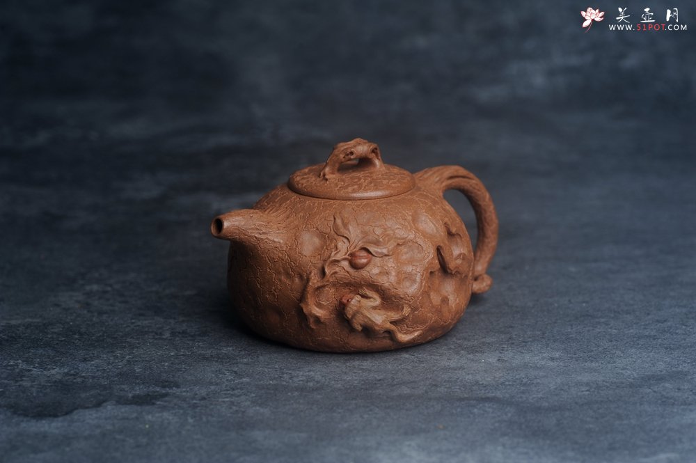 紫砂壶图片：潜力股董静老师精品全手金猴献寿供春壶 - 宜兴紫砂壶网