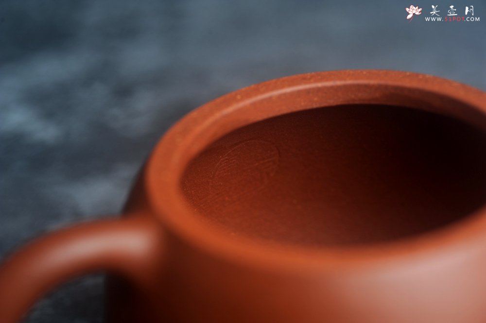 紫砂壶图片：美壶特惠 全手工优质红降坡泥西施壶 特文气 - 宜兴紫砂壶网