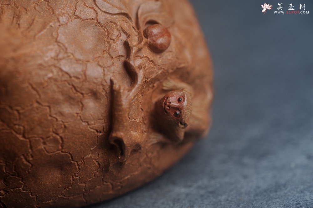 紫砂壶图片：潜力股董静老师精品全手金猴献寿供春壶 - 宜兴紫砂壶网