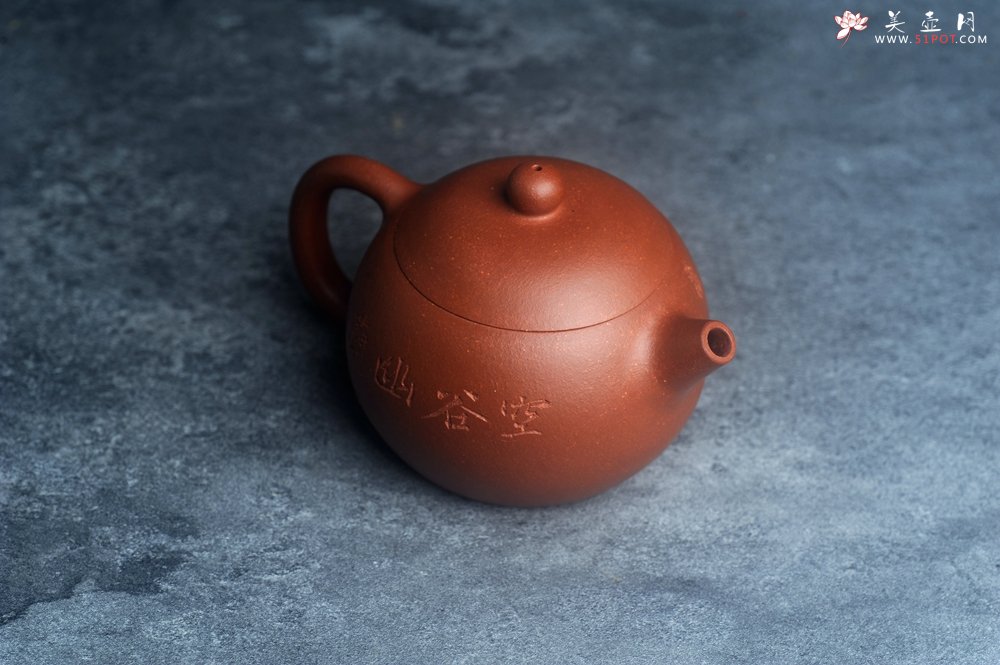 紫砂壶图片：美壶特惠 全手工优质红降坡泥西施壶 助工杨志超装饰兰花特文气 - 宜兴紫砂壶网