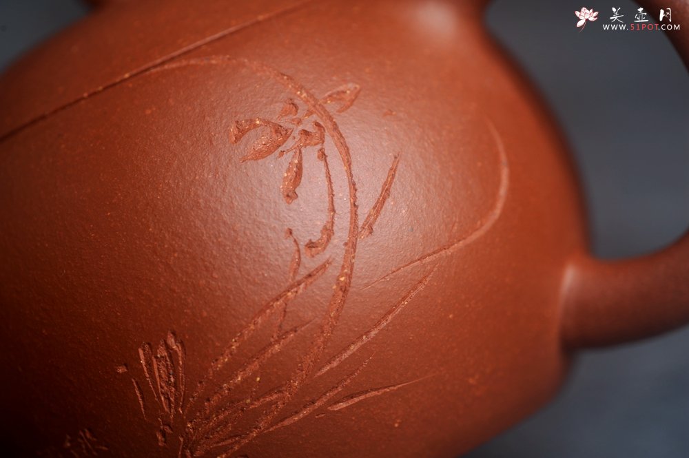 紫砂壶图片：美壶特惠 全手工优质红降坡泥西施壶 助工杨志超装饰兰花特文气 - 宜兴紫砂壶网