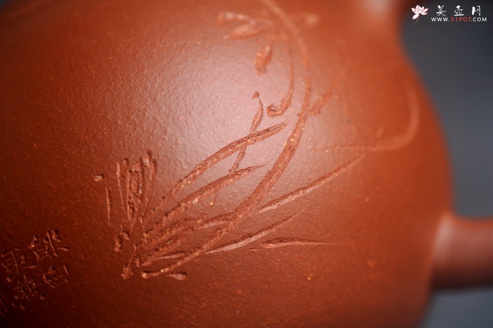 紫砂壶图片：美壶特惠 全手工优质红降坡泥西施壶 助工杨志超装饰兰花特文气 - 宜兴紫砂壶网