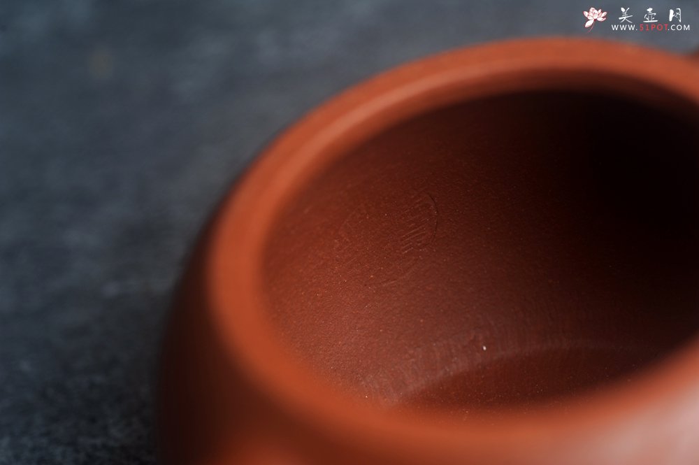 紫砂壶图片：美壶特惠 全手工优质红降坡泥西施壶 助工杨志超装饰兰花特文气 - 宜兴紫砂壶网