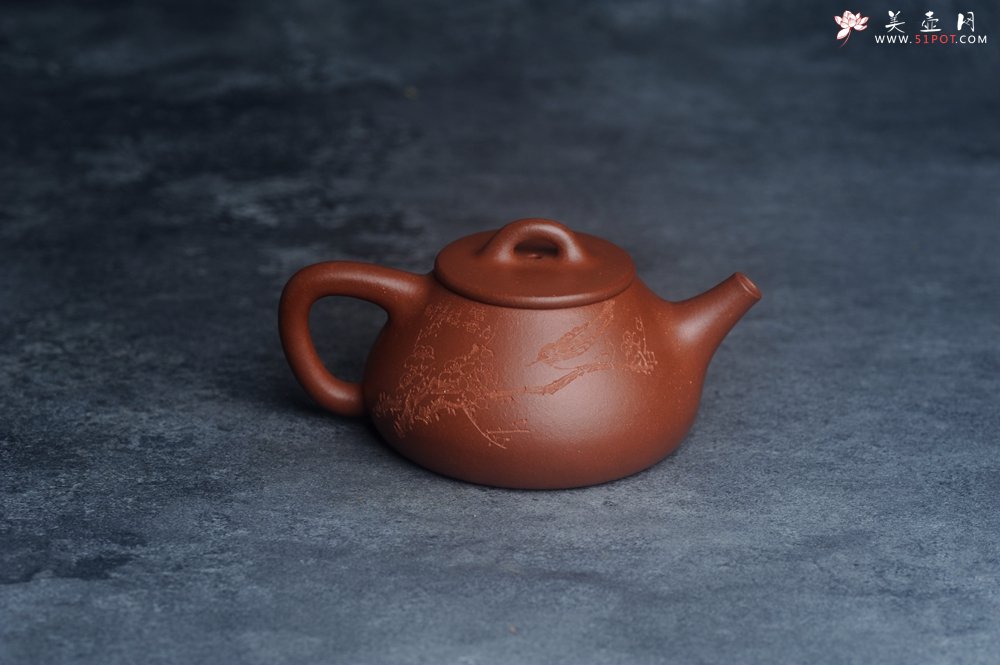 紫砂壶图片：美壶特惠 王老师全手工红降坡合瓢壶230cc 国助工 易轩 杨志超老师刻绘 装饰喜上眉梢特文气 - 宜兴紫砂壶网