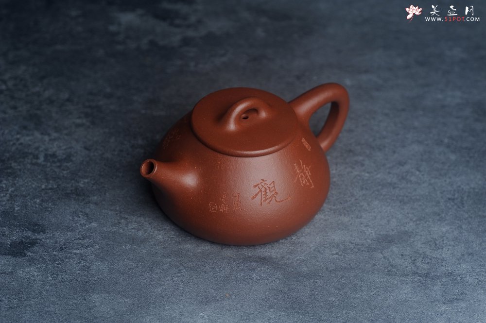 紫砂壶图片：美壶特惠 王老师全手工红降坡合瓢壶230cc 国助工 易轩 杨志超老师刻绘 装饰喜上眉梢特文气 - 宜兴紫砂壶网