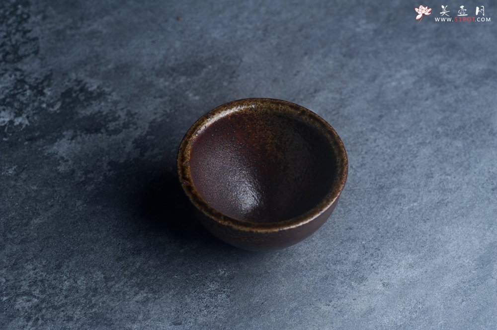 紫砂壶图片：美杯特惠 精致柴烧紫砂主人杯 茶人醉爱 - 宜兴紫砂壶网