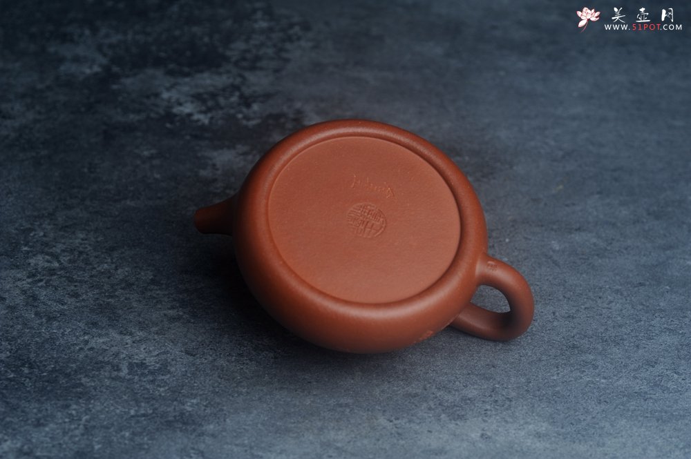 紫砂壶图片：美壶特惠 王老师全手工红降坡合瓢壶230cc 国助工 易轩 杨志超老师刻绘 装饰喜上眉梢特文气 - 宜兴紫砂壶网