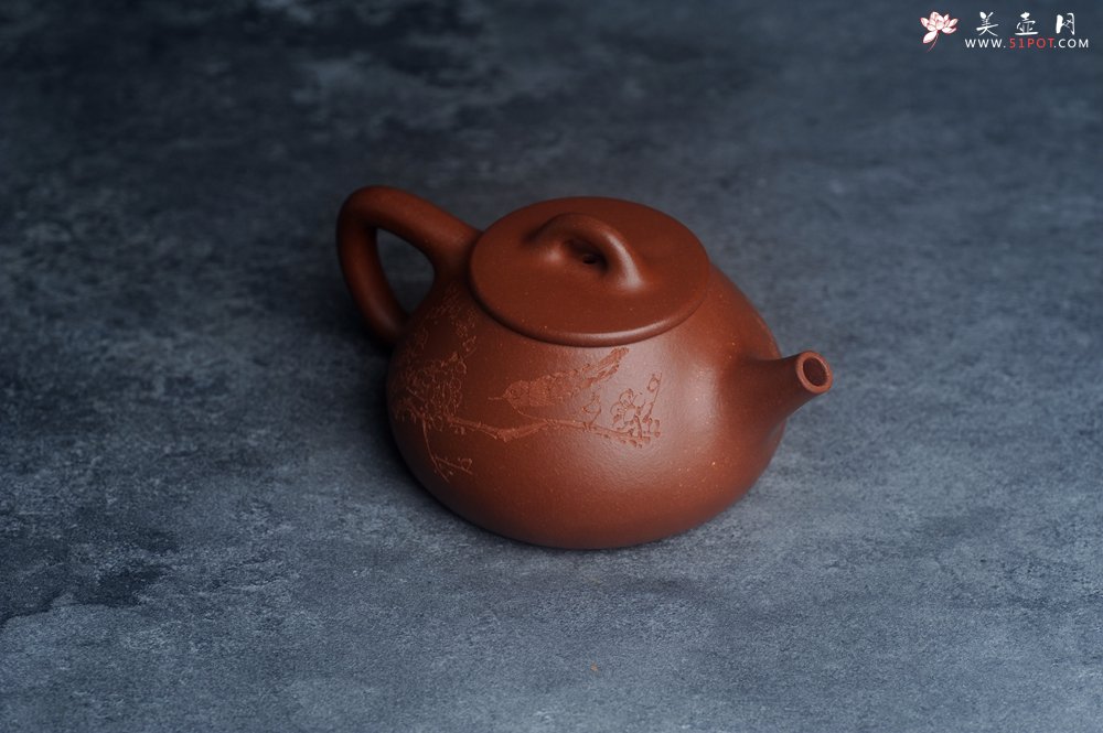 紫砂壶图片：美壶特惠 王老师全手工红降坡合瓢壶230cc 国助工 易轩 杨志超老师刻绘 装饰喜上眉梢特文气 - 宜兴紫砂壶网