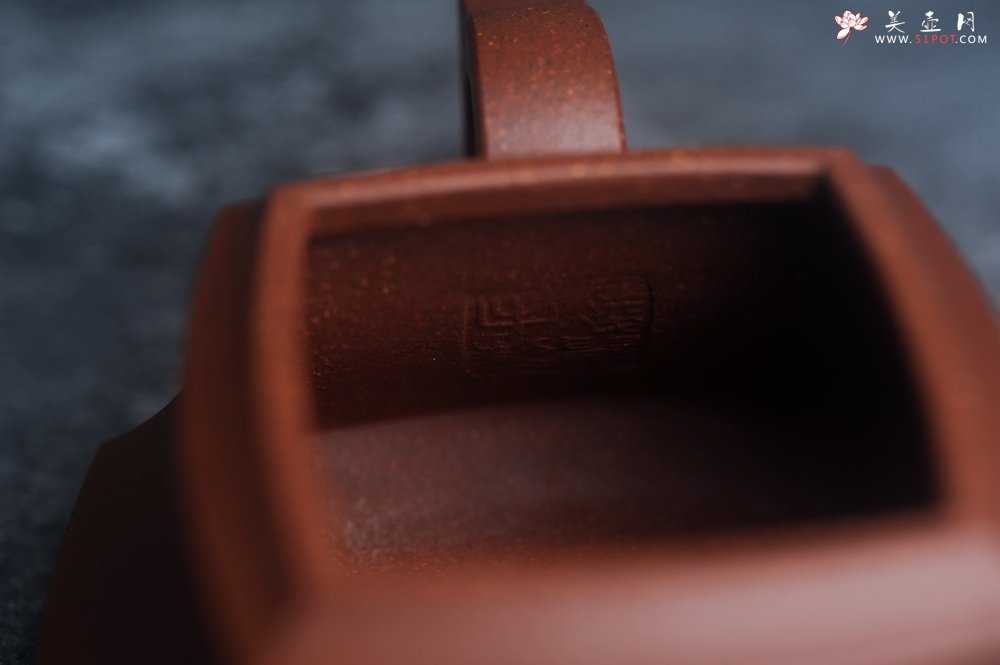 紫砂壶图片：美壶特惠 精致全手工 中槽清腰玉四方壶 - 宜兴紫砂壶网