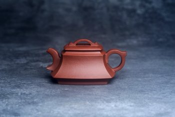 紫砂壶图片：美壶特惠 精致全手工 中槽清腰玉四方壶 - 宜兴紫砂壶网