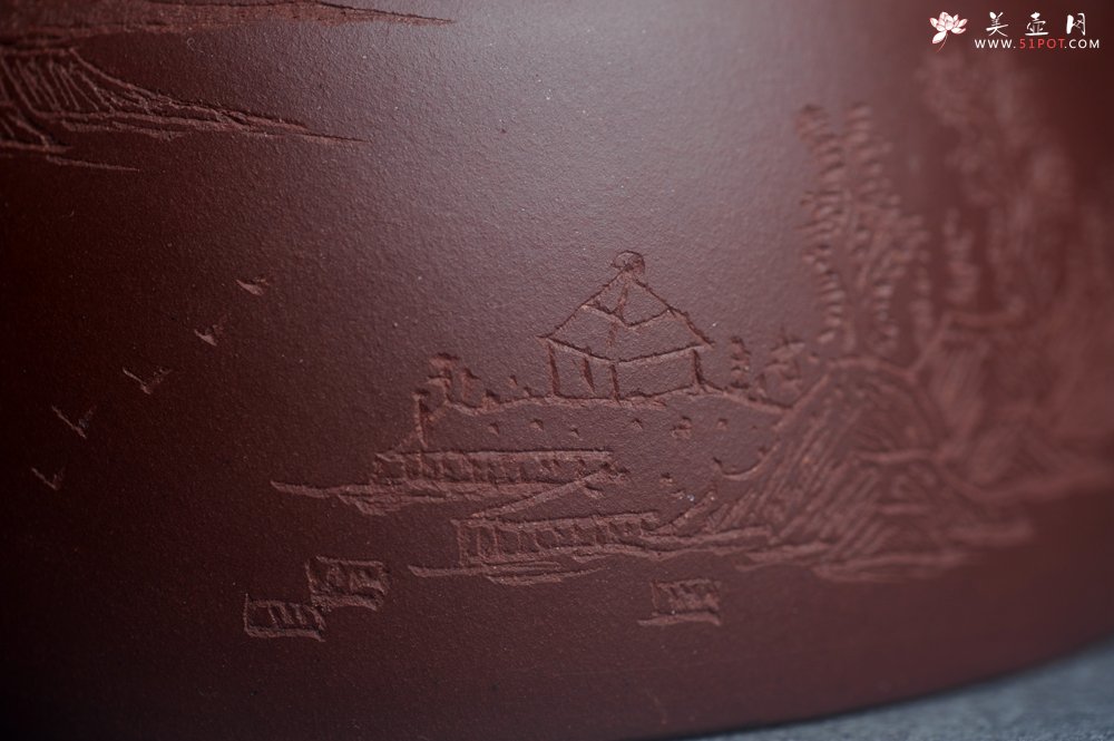 紫砂壶图片：美壶特惠精工大井栏 装饰山水 特文气 - 宜兴紫砂壶网