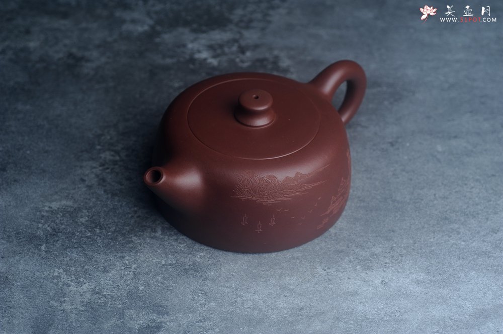 紫砂壶图片：美壶特惠精工大井栏 装饰山水 特文气 - 宜兴紫砂壶网