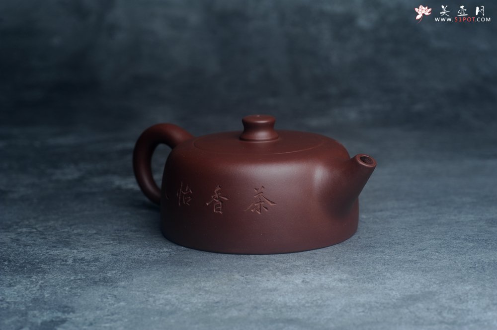 紫砂壶图片：美壶特惠精工大井栏 装饰山水 特文气 - 宜兴紫砂壶网