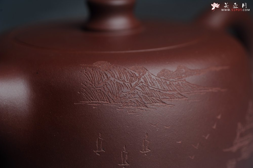 紫砂壶图片：美壶特惠精工大井栏 装饰山水 特文气 - 宜兴紫砂壶网