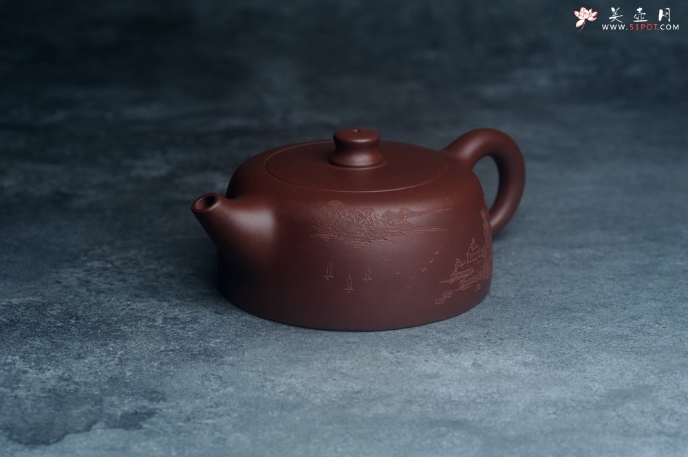 紫砂壶图片：美壶特惠精工大井栏 装饰山水 特文气 - 宜兴紫砂壶网
