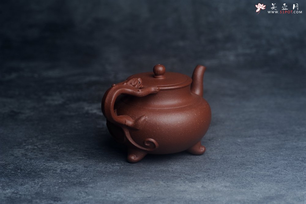 紫砂壶图片：美壶特惠 精致红降坡泥螭龙茶壶 - 宜兴紫砂壶网
