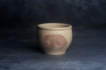 紫砂壶图片：美杯特惠 优质老段泥主人杯 金蟾杯 招财杯 - 宜兴紫砂壶网