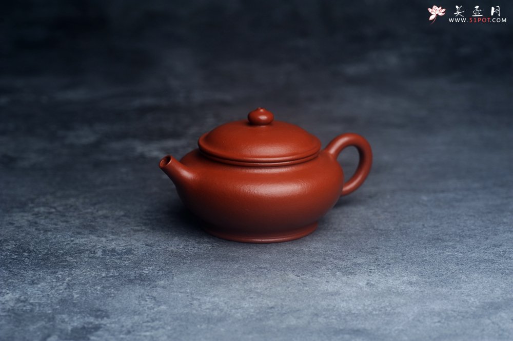 紫砂壶图片：美壶特惠 优质朱泥小扁樱壶 茶人醉爱 - 宜兴紫砂壶网