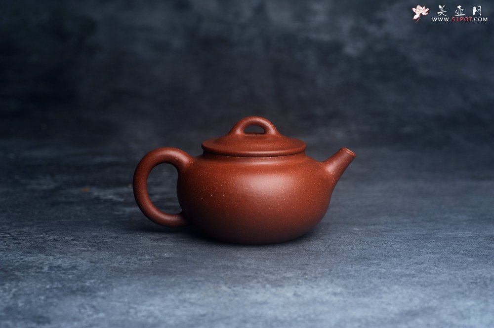紫砂壶图片：潜力股王老师 美壶特惠 全手工红降坡小品玉帽水平壶 大口实用 特文气 - 宜兴紫砂壶网