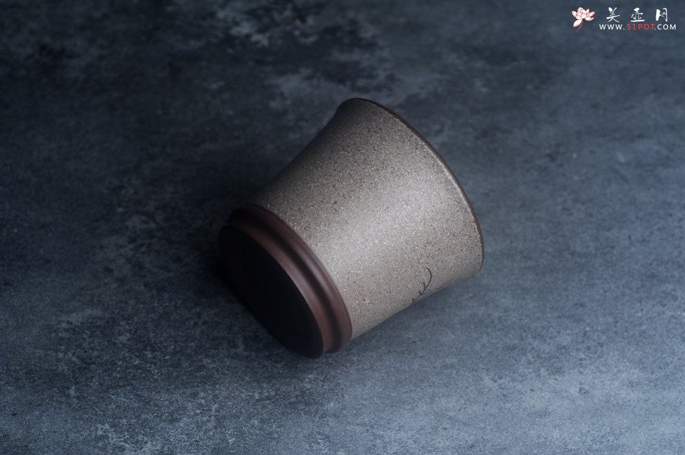 紫砂壶图片：美美杯特惠 精致花鸟紫泥粉青灰段泥主人杯 特文气 - 宜兴紫砂壶网