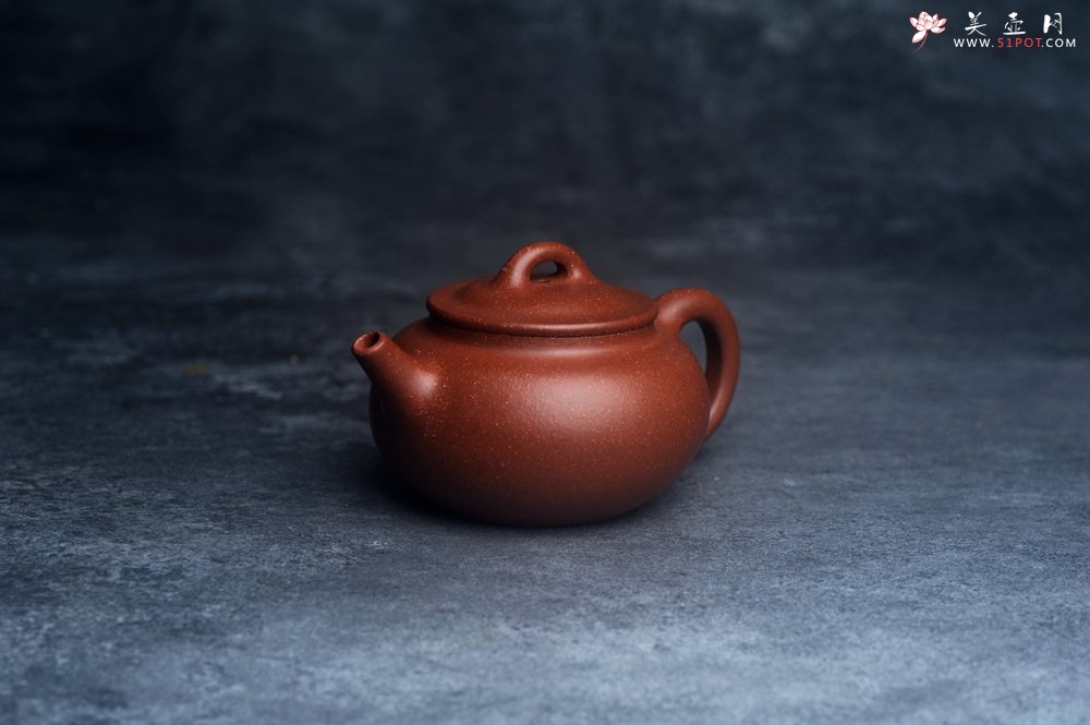 紫砂壶图片：潜力股王老师 美壶特惠 全手工红降坡小品玉帽水平壶 大口实用 特文气 - 宜兴紫砂壶网