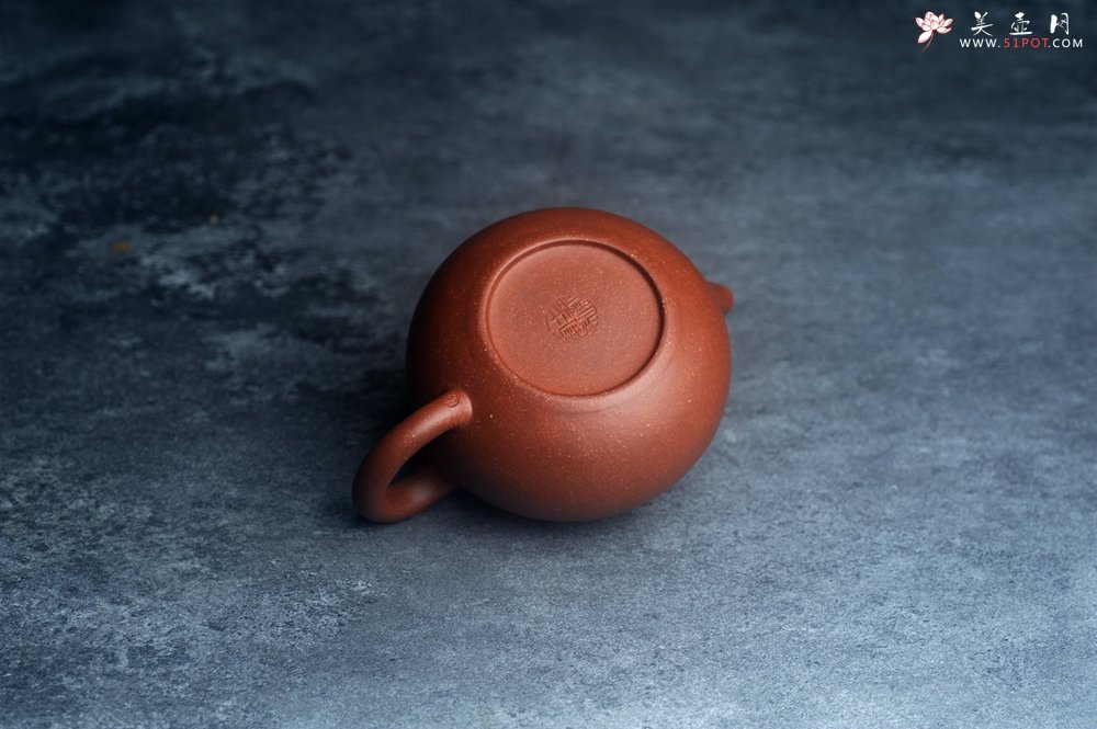 紫砂壶图片：潜力股王老师 美壶特惠 全手工红降坡小品玉帽水平壶 大口实用 特文气 - 宜兴紫砂壶网