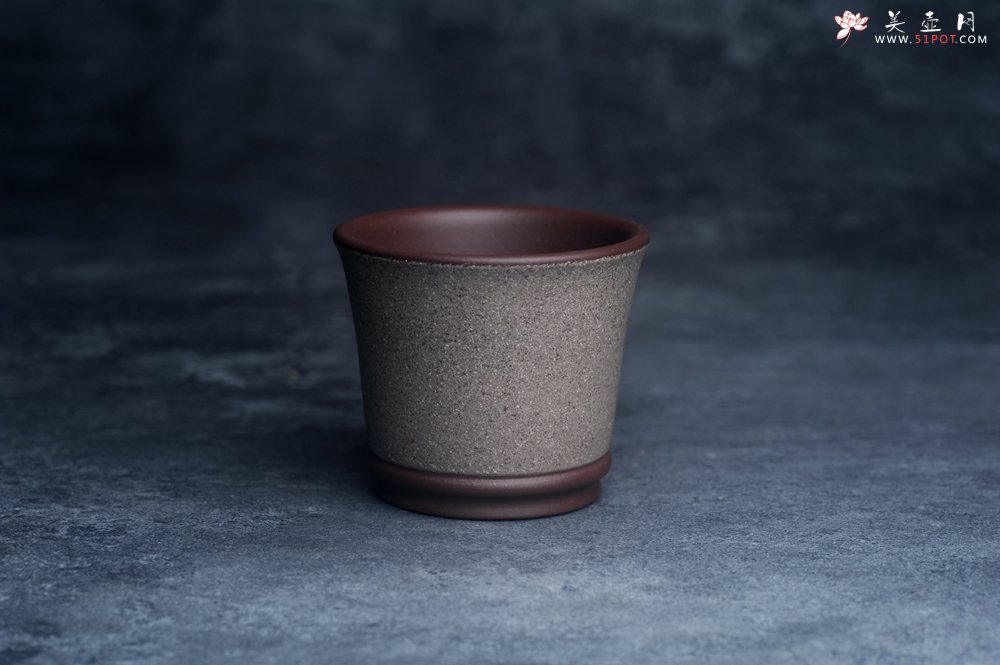 紫砂壶图片：美美杯特惠 精致花鸟紫泥粉青灰段泥主人杯 特文气 - 宜兴紫砂壶网