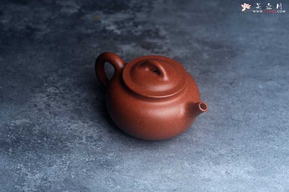 紫砂壶图片：潜力股王老师 美壶特惠 全手工红降坡小品玉帽水平壶 大口实用 特文气 - 宜兴紫砂壶网