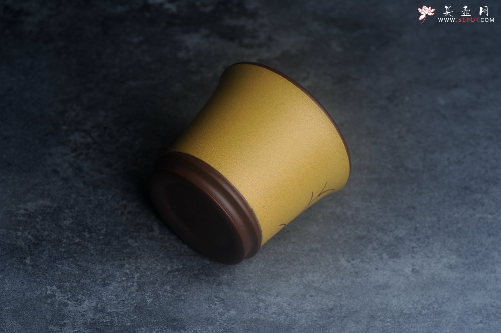 紫砂壶图片：美美杯特惠 精致花鸟紫泥粉黄金段泥主人杯 特文气 - 宜兴紫砂壶网