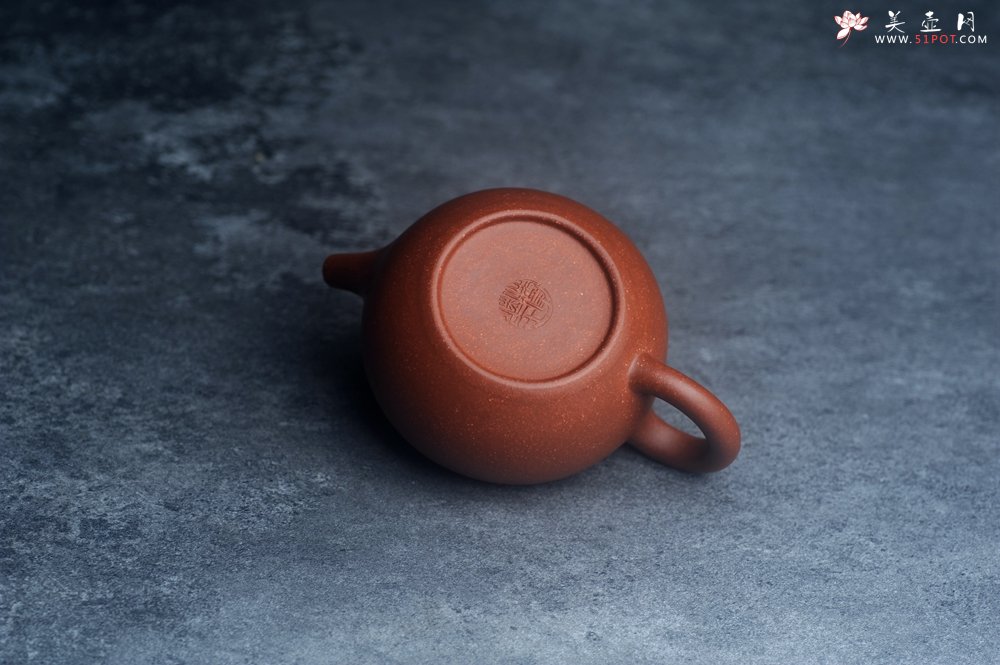 紫砂壶图片：王老师新品 美壶特惠 全手工红降坡小品玉帽水平壶 大口实用 特文气 - 宜兴紫砂壶网