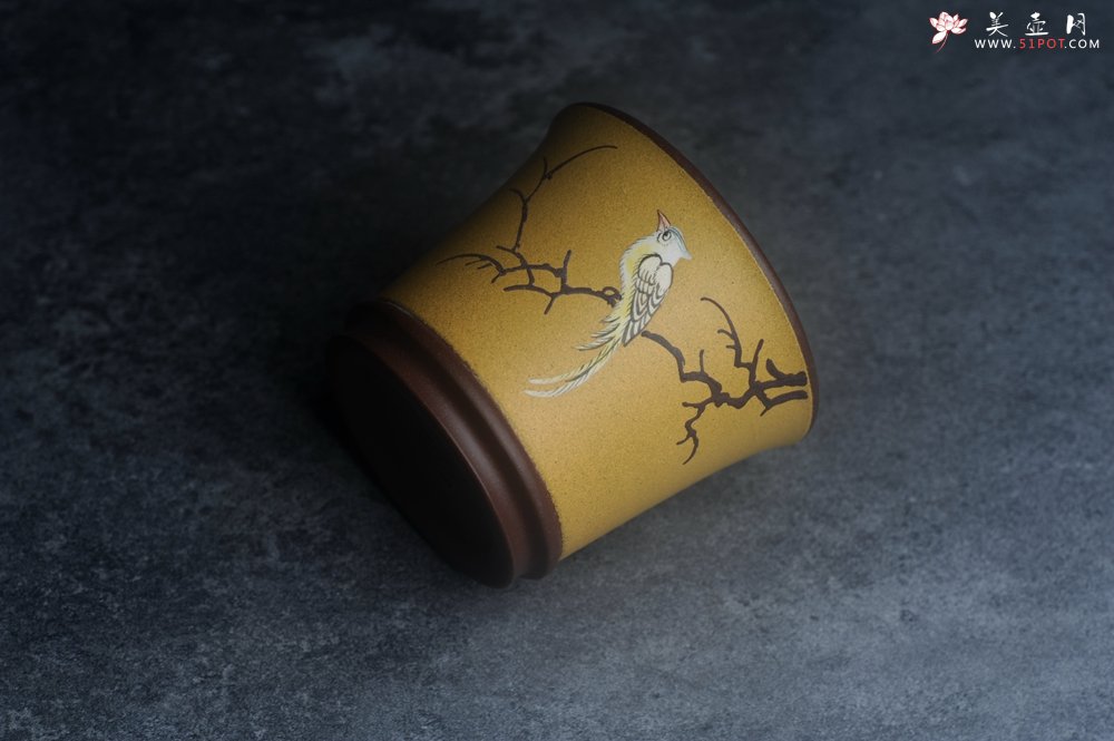 紫砂壶图片：美美杯特惠 精致花鸟紫泥粉黄金段泥主人杯 特文气 - 宜兴紫砂壶网