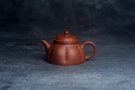 紫砂壶图片：美壶特惠 90年代老料传统老工艺摹古打造 油性十足 铁质丰富 手工摹古菊瓣壶 独孔 已加过滤网 - 宜兴紫砂壶网